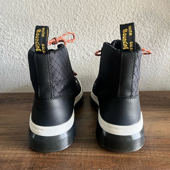 Dr. Martens Women's Combs W Fashion Boot size 8 - Picture 4 of 6